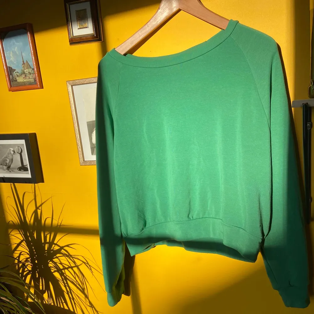Grön mysig tröja från bikbok. Använd 1 gång<3. Tröjor & Koftor.