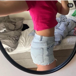 Levis shorts - Storlek S men passar mig som har M också. Använda ca 4 gånger. Buda från 80 kr. 💗