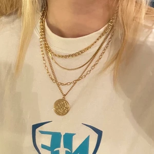 Guldhalsband - Säljer dessa två supersöta halsband, båda för 50 eller 30kr/st