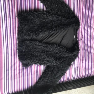 ”Fejkpälsjacka” - Sånna man brukade använda år 2016 men jätte snyggt! 