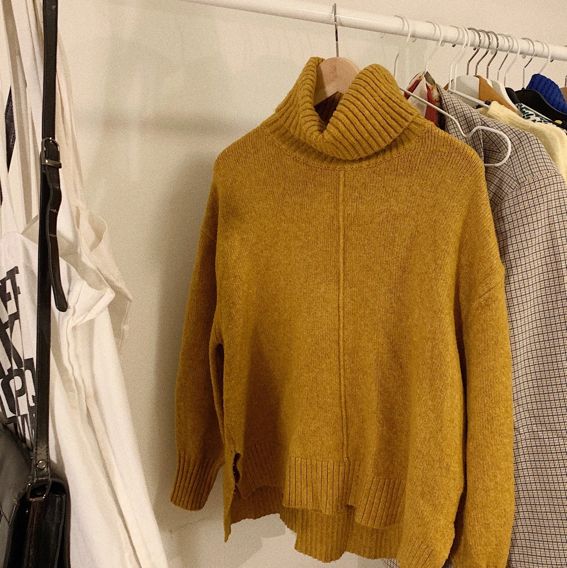Stickad gul tröja ☀️