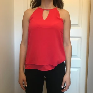 Only - En jättefin färgrik blus inför sommaren med många fina detaljer, storlek S🌸 Köparen betalar för frakten🌸