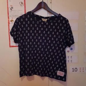  - T-shirt från Lager 157.
fint skick.
25kr+frakt
betalning via swish