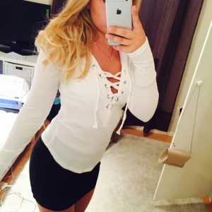  - Fin tröja från gina tricot med snörning💗