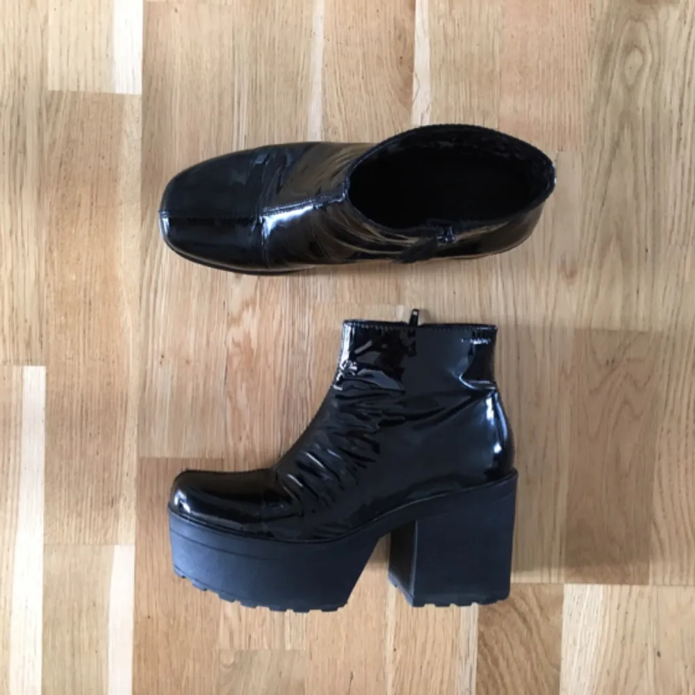 Vagabond platform heels , used a couple of times , in great condition! . Skor.