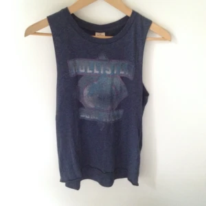  - Hollister, blue tank with print 