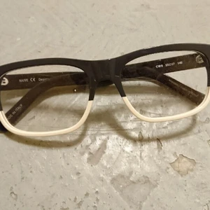  - så snygga oanvända glasögon utan styrka från samarbete mellan Carin wester och vasuma. 