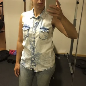  - Jeans väst från Gina tricot 