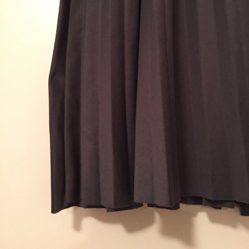 Plisserad kjol med resårmidja fr | Plick Second Hand