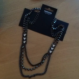 Necklace  - •Necklace from glitter (brand new) •Original price 179kr  •Swish or cash   