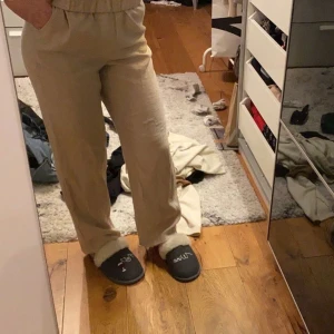 Linné byxor - Säljer mina Linné byxor från Monki, använda fåtal ggr! (Kund står för frakt)