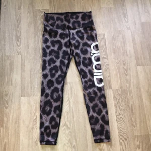 Aim’n tights  - Aim’n tights i leopardmönster storlek S. Sparsamt använda!  