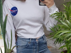 NASA tröja från forever 21 - Forever 21 tröja. Använd fåtal gånger. Säljer pga att det är inte längre min stil. Men i bra kondition. Storlek L men passar bra på storlek M Och S. 