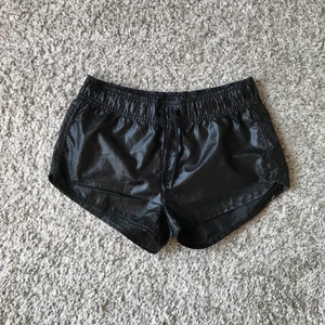 Träningsshorts - Träningsshorts från Soc. Storlek S.