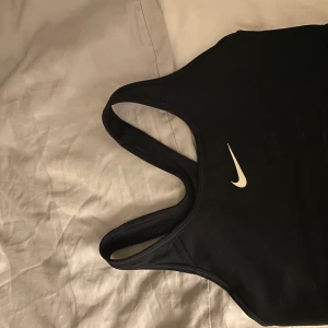 Nike sporttopp  - Aldrig använd pga alldeles för liten för mig, bara testad! Kom med bud💕