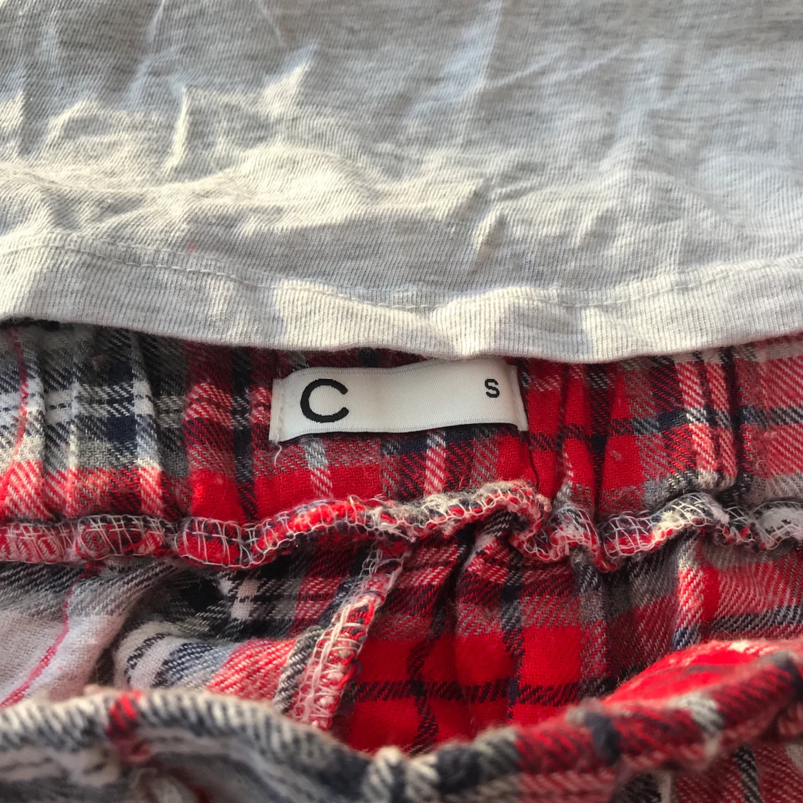 Pyjamas byxor o tröja i storlek S - 90