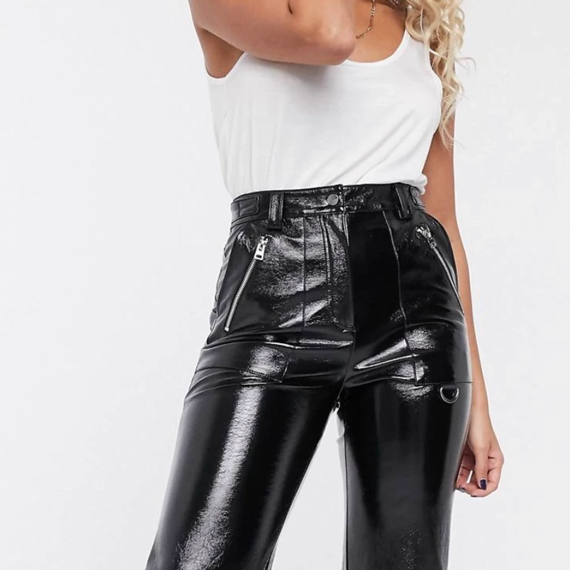 Oanvända byxor i vinyl - 91