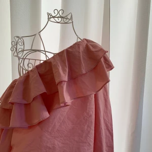 Nakd topp - Söt topp från nakd💗färgen är mer ljusrosa än vad bilden visar. Helt ny då jag köpte i fel storlek. Frakten ligger på 50kr