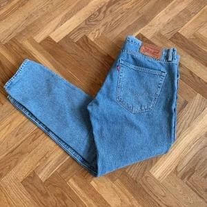 Levis jeans  - De p.e.r.f.e.k.t.a jeansen från Levis i W32/L30. Modell 512. Endast provade, för små för mig. 