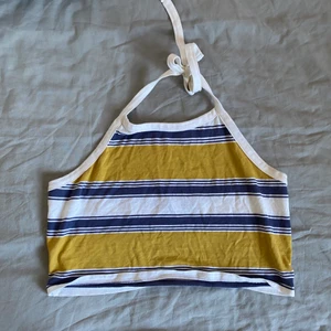 Topp från BDG i strl M - En sjukt snygg topp som jag köpt i london på Urban outfitters med märket BDG i storlek M.  Frakt tillkommer, kan eventuellt bli billigare frakt då jag inte hunnit väga den❤️