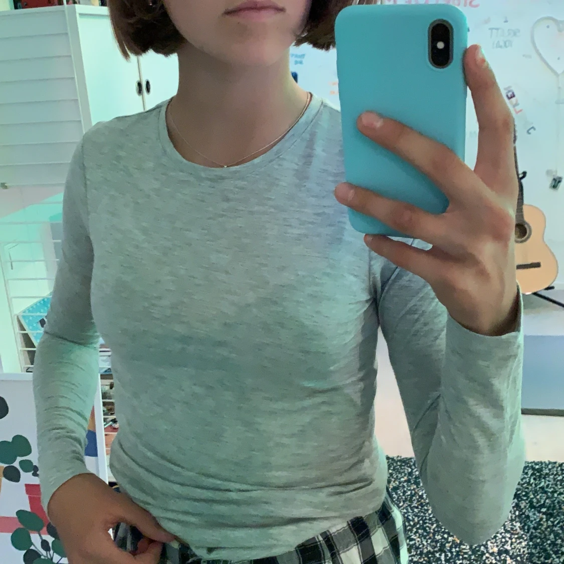 Grå långärmad tröja