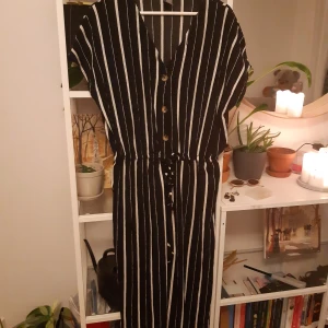 Jumpsuit - Sparsam använd, inget att anmärka på 