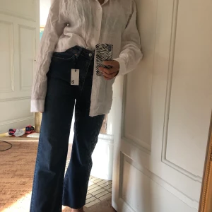 jeans  - Helt nya jeans med prislapp kvar, säljer då det är försent att lämna tillbaka, modell: Lane nypris 300kr