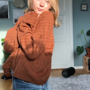 stickad tröja från Gina tricot - supermysig tröja från Gina tricot.🍂 kan mötas upp i växjö eller så står köparen för frakten.😇