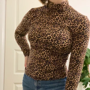 Leopard polo - Leopard polotröja från monki i strlk M! Så fin😍 går att matcha till det mesta fett snyggt