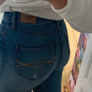 Skinny jeans  - Så snygga jeans !!! Från abercombie and fitch säljs för att kommer inte i dem mer är en 175cm och dessa är i stl xs/s 