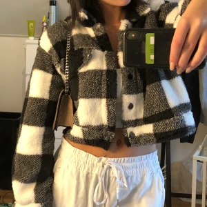 Rutig mjuk höst jacka, feeet e den - As mjuk o inne jacka!!!! Den kan bli din💋💋💋💋