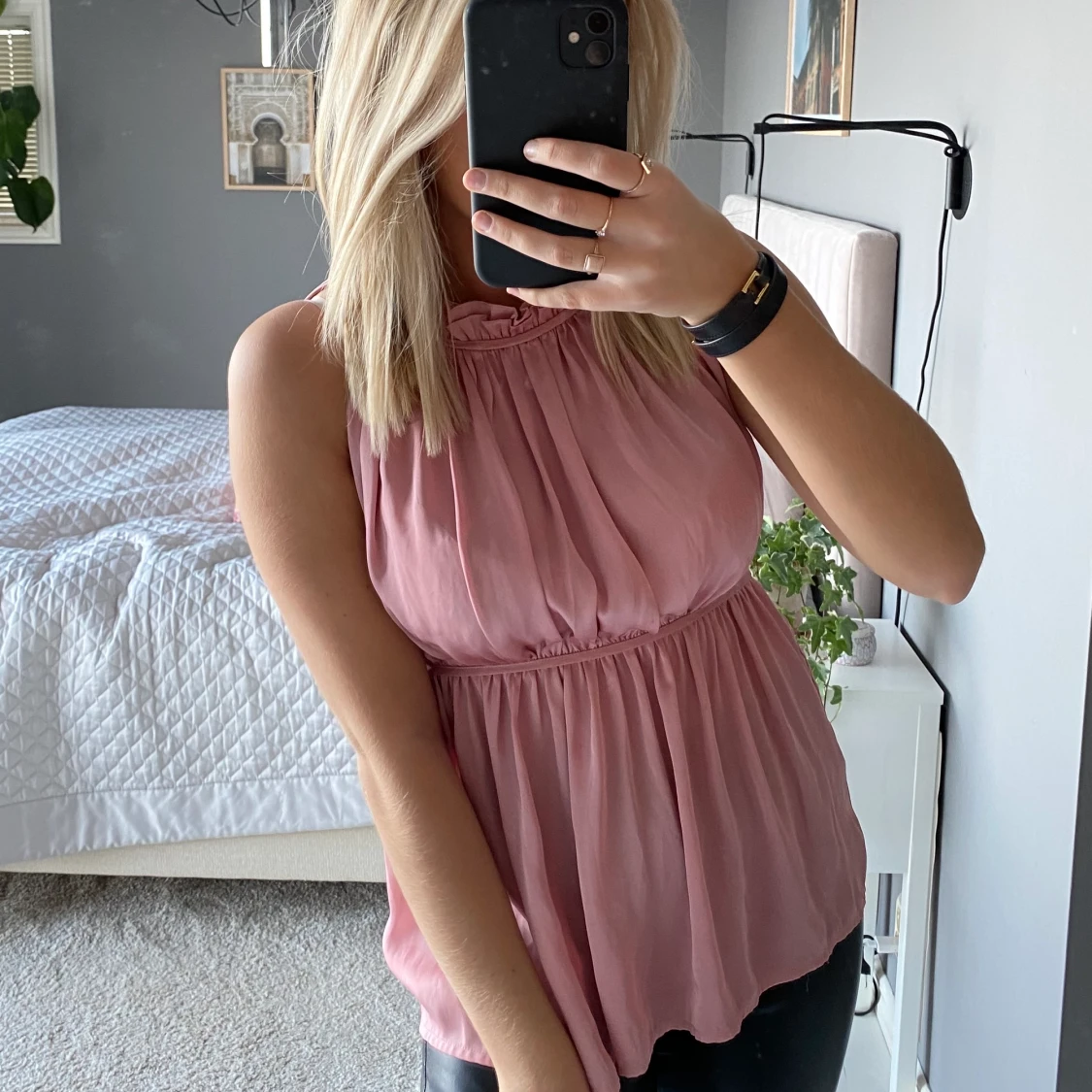 Rosa blus som man knyter i ryggen  - 90