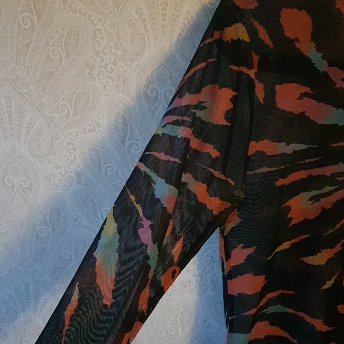 Svart mesh tröja med mönster  - 91