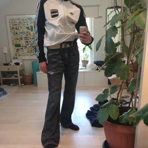 TRUE RELIGON - Gråa Trues inköpta i New york för 150$. I bra skick!