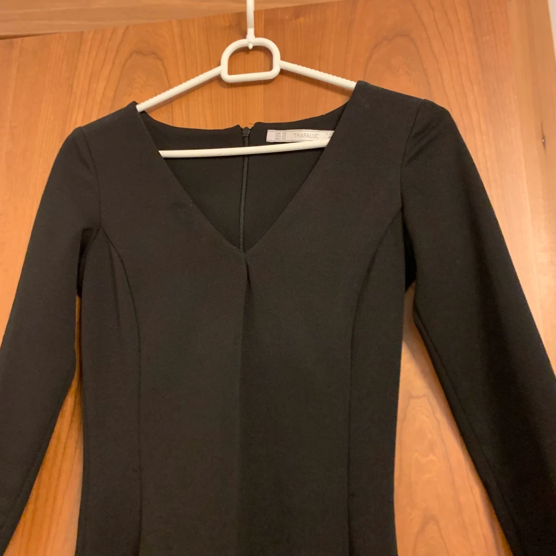 Tight knälång fodralklänning