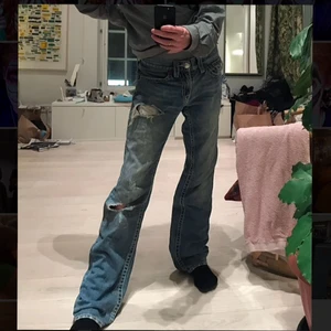 TRUE RELIGON - Blåa True Religon’s i bra skick! Inköpta på Grailed för 100$. 