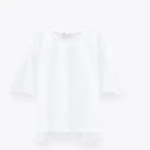 Jättefin  t-shirt från zara som inte är använd.(Knappast rörd)  Swipe för att se bakom tröjan. :)