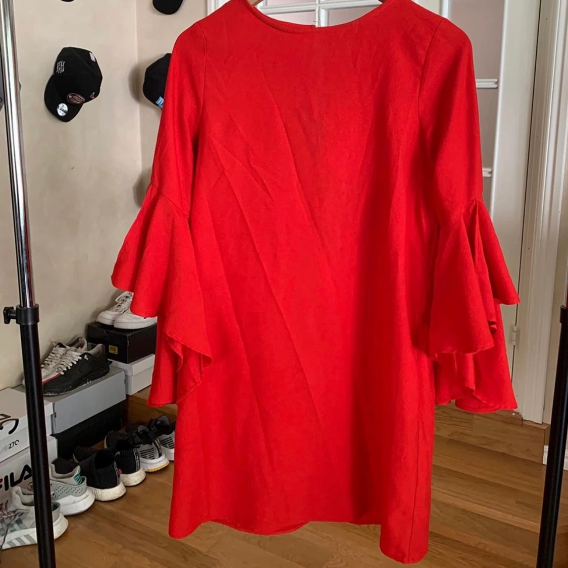 Röd volangklänning från Zara 