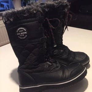  - Svarta vinterskor Använda fåtal gånger Väldigt bra skick