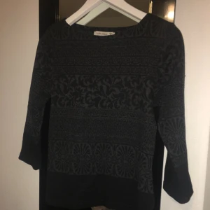  - Tröja från flash.Kostar 400kr i butik.