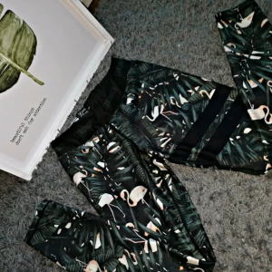  - Nya stronger tights endast provade. 400 kr med frakt nypris 649 kr. 