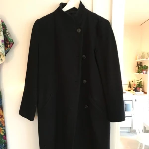  - Kappa från Acne. Möts upp i Sthlm eller skickar mot fraktkostnad. 