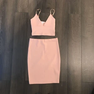 - Jättefint sett från Nelly i en rosa/nude färg, första bilden visar den rätta färgen! Köparen står för eventuell frakt💋