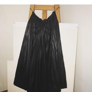 Very stylish and lightweight leather-looking skirt from Mango. Haven’t worn it because it’s too small for me. 
