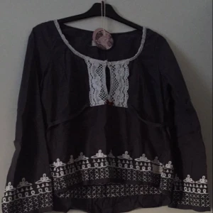  - Jättefin och söt blus använd endast 1 gång