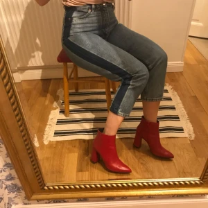  - Trendiga läder stövlar, helt nya! Använda en gång, sälj pga jag kan inte gå i höga skor. Kvitto och kartong är med. Nypris 1500kr.