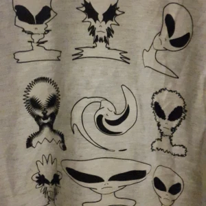  - Rymden är en underbar plats. T-tröja från en bakgata i Tyskland. Säljer för att jag faktiskt inte använder den , 