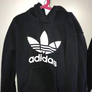 Adidas hoodie i storlek 34 Fint skick