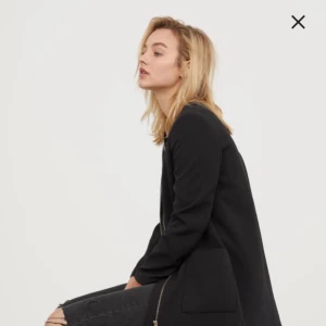  - Svart kappa från Hm  Aldrig använd! 