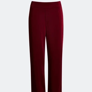 Bikbok Byxor - Andine wide leg trousers från Bik bok i stolek XS. Nypris 300kr och säljer för minst 69 och frakt ingår. Knappt använda. Ser sprillans nya ut. Förutom att det är lite dam på. Buda gärna i kommentarsfältet, för mer information eller bilder skriv privat.